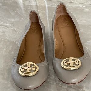 Tory Burch Benton2 travel nellie Nappa balet like new!!